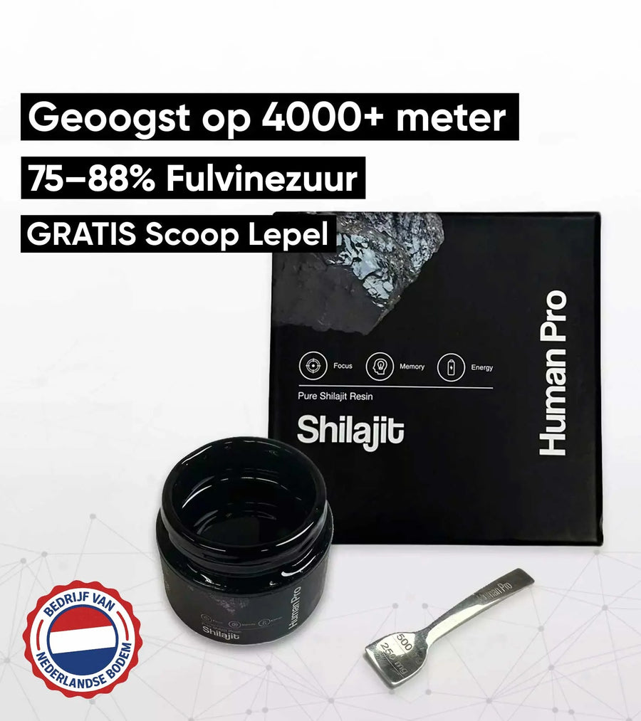 Human Pro Shilajit pot met lepel op een donkere achtergrond