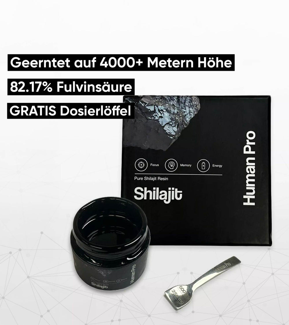 Human Pro Shilajit Glas mit Löffel vor dunklem Hintergrund